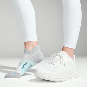 Feetures - Elite Light Cushion No Show Tab Gray Sky - Lichtgrijs
